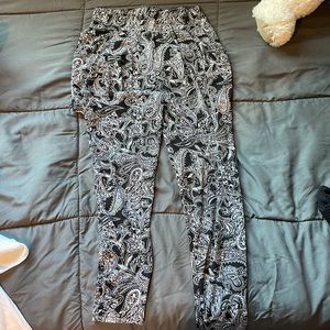 Black & white designed romper pants.